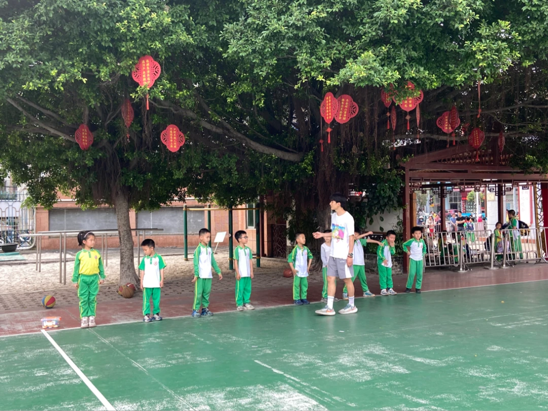 青少年篮球爱好者如何提高接球技巧?_1